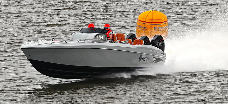 Andree Bakkegaard and Robert Siviter drove the new Draken Marine 35 SS with triple Mercury Racing 450R engines up to 93 mph on Sunday at the Lake of the Ozarks Shootout in Sunrise Beach, Mo.