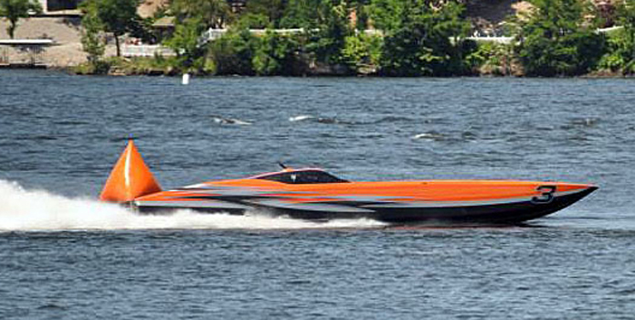 A crew very familiar with Lake of the Ozarks, Bob Bull and Randy Scism ran a flawless race in the 48-foot MTI CMS to win the “run-what-your-brung” PX class at last weekend’s inaugural Lake Race.