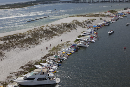 The Emerald Coast poker run boats one of the most spectacular setting in the country. Photo courtesy/copyright of the Florida Powerboat Club.