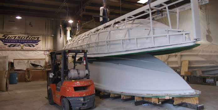 With the hull mold for its 34-foot center console finished, Sunsatin can turn its attention to deck tooling.