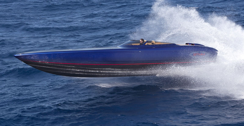 The new 39' from GTMM reaches a 100-mph top speed with twin Mercury Racing 700SCi engines. 