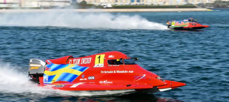 Andersson Wins In Sharjah To Set Up Three-Way F1H2O Title Showdown On Sunday